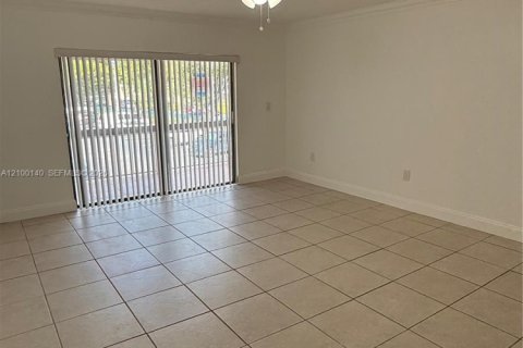 Condo in Miami, Florida, 1 bedroom № 2401497 - photo 15