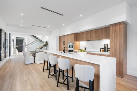 Casa en venta en Miami, Florida, 3 dormitorios, 195.84 m2 № 1484809 - foto 7