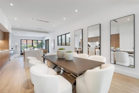 Casa en venta en Miami, Florida, 3 dormitorios, 195.84 m2 № 1484809 - foto 9