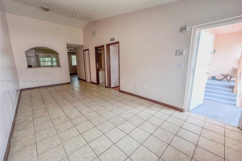 Condominio en Homestead, Florida, 2 dormitorios  № 2043898