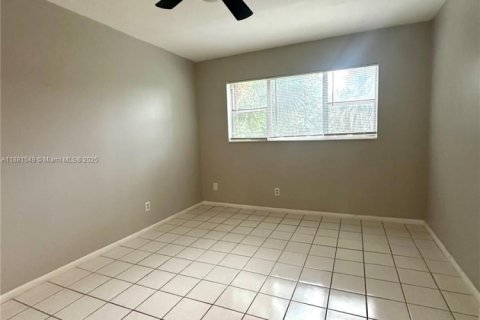 Copropriété à louer à Hallandale Beach, Floride: 2 chambres, 89.65 m2 № 1925288 - photo 8