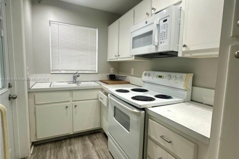 Copropriété à louer à Hallandale Beach, Floride: 2 chambres, 89.65 m2 № 1925288 - photo 2