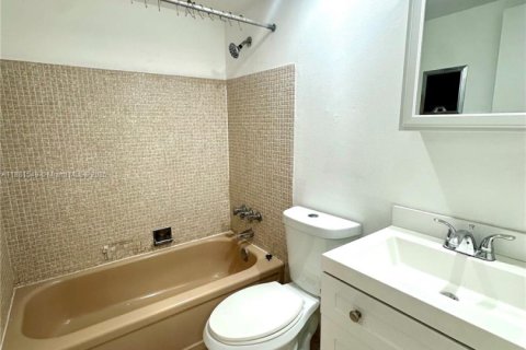 Copropriété à louer à Hallandale Beach, Floride: 2 chambres, 89.65 m2 № 1925288 - photo 4