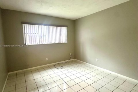 Copropriété à louer à Hallandale Beach, Floride: 2 chambres, 89.65 m2 № 1925288 - photo 3