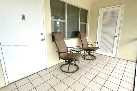 Copropriété à louer à Hallandale Beach, Floride: 2 chambres, 89.65 m2 № 1925288 - photo 9