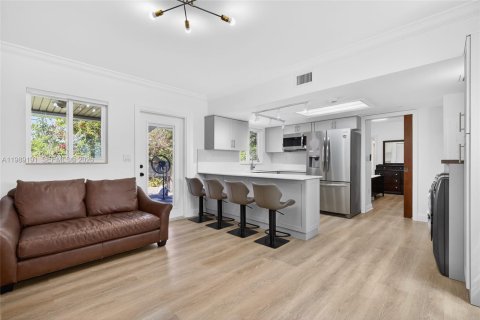 Купить виллу или дом в Майами, Флорида 5 спален, 341.69м2, № 2051564 - фото 11