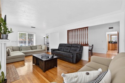 Купить виллу или дом в Майами, Флорида 5 спален, 341.69м2, № 2051564 - фото 5