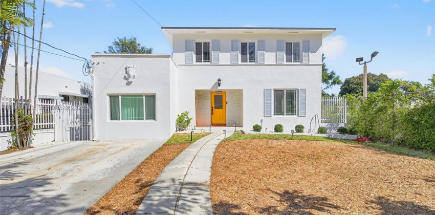 Дом в Майами, Флорида 5 спален, 341.69м2 № 2051564