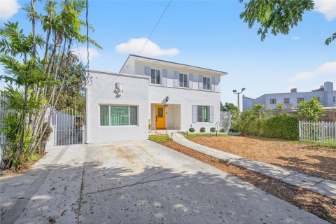 Купить виллу или дом в Майами, Флорида 5 спален, 341.69м2, № 2051564 - фото 2