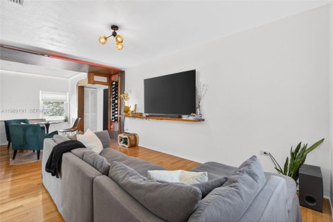 Купить виллу или дом в Майами, Флорида 5 спален, 341.69м2, № 2051564 - фото 23