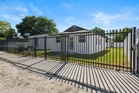 Villa ou maison à vendre à Miami, Floride: 3 chambres, 56.67 m2 № 1973506 - photo 4