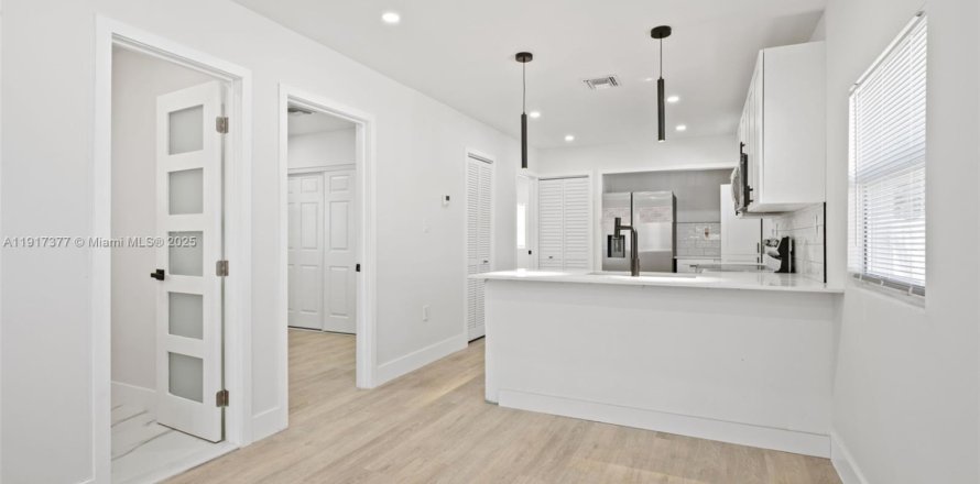 Villa ou maison à Miami, Floride 3 chambres, 56.67 m2 № 1973506