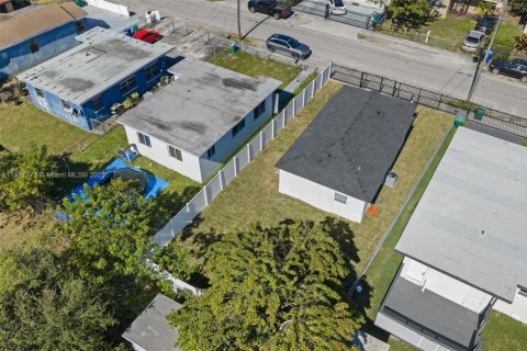Villa ou maison à vendre à Miami, Floride: 3 chambres, 56.67 m2 № 1973506 - photo 21