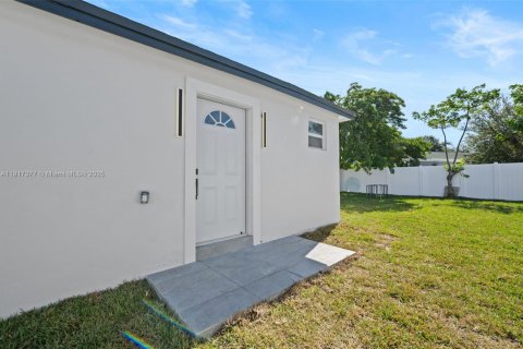 Villa ou maison à vendre à Miami, Floride: 3 chambres, 56.67 m2 № 1973506 - photo 7