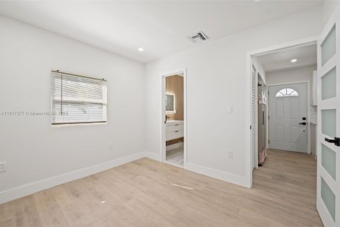 Villa ou maison à vendre à Miami, Floride: 3 chambres, 56.67 m2 № 1973506 - photo 16