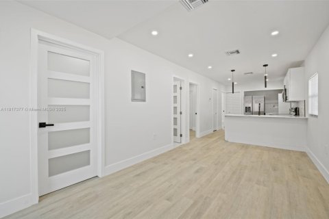 Villa ou maison à vendre à Miami, Floride: 3 chambres, 56.67 m2 № 1973506 - photo 10