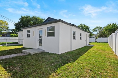 Villa ou maison à vendre à Miami, Floride: 3 chambres, 56.67 m2 № 1973506 - photo 6