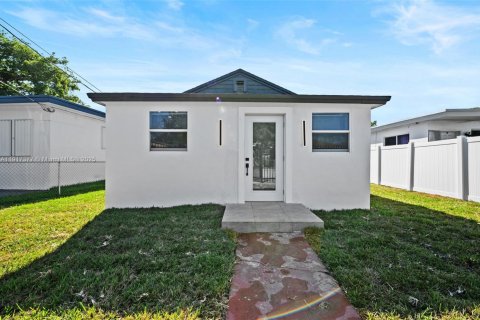 Villa ou maison à vendre à Miami, Floride: 3 chambres, 56.67 m2 № 1973506 - photo 5