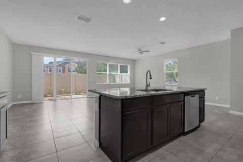 Touwnhouse à louer à Apopka, Floride: 3 chambres, 191.75 m2 № 2413927 - photo 7