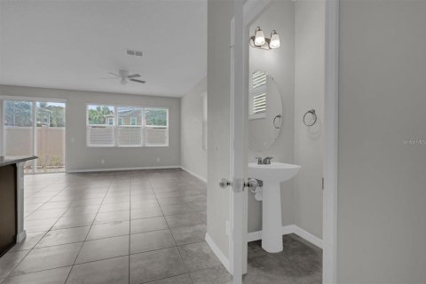 Touwnhouse à louer à Apopka, Floride: 3 chambres, 191.75 m2 № 2413927 - photo 10
