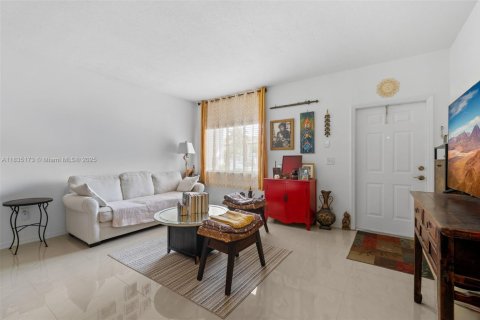 Touwnhouse à louer à Homestead, Floride: 2 chambres, 127.28 m2 № 1818470 - photo 4