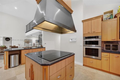 Купить виллу или дом в Майами, Флорида 4 спальни, 366.5м2, № 2049766 - фото 17