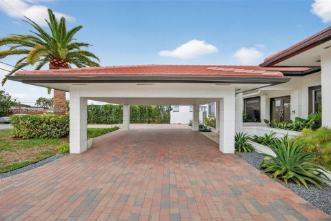 Купить виллу или дом в Майами, Флорида 4 спальни, 366.5м2, № 2049766 - фото 2