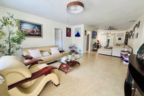 Купить виллу или дом в Хомстед, Флорида 4 спальни, 135.45м2, № 2028013 - фото 14