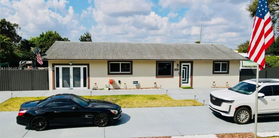 Дом в Хомстед, Флорида 4 спальни, 135.45м2 № 2028013