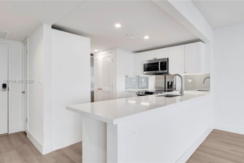 Apartment in Miami, Florida 1 bedroom, 96.25 sq.m. № 2003094 - photo 7