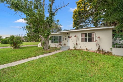 Villa ou maison à vendre à Saint Petersburg, Floride: 3 chambres, 148.83 m2 № 1775575 - photo 2