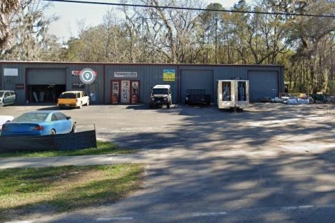 Propiedad comercial en alquiler en Brooksville, Florida, 411.74 m2 № 1769035 - foto 1