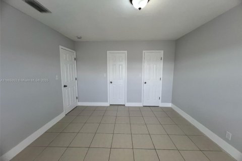 Apartment in Lauderdale Lakes, Florida 2 bedrooms, 844.95 sq.m. № 1927893 - photo 26