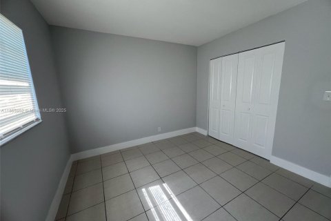 Apartment in Lauderdale Lakes, Florida 2 bedrooms, 844.95 sq.m. № 1927893 - photo 14
