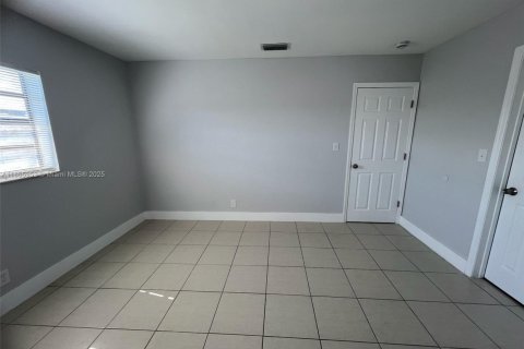 Apartment in Lauderdale Lakes, Florida 2 bedrooms, 844.95 sq.m. № 1927893 - photo 17
