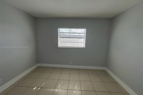 Снять в аренду квартиру в Лодердейл-Лейкс, Флорида 2 спальни, 844.95м2, № 1927893 - фото 30