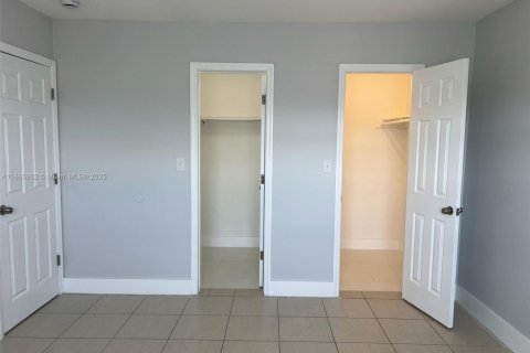 Apartment in Lauderdale Lakes, Florida 2 bedrooms, 844.95 sq.m. № 1927893 - photo 27