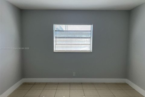 Apartment in Lauderdale Lakes, Florida 2 bedrooms, 844.95 sq.m. № 1927893 - photo 18