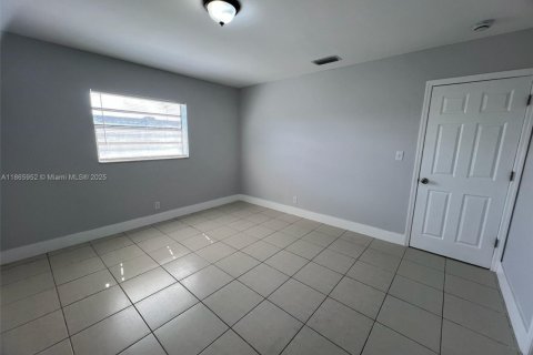Apartment in Lauderdale Lakes, Florida 2 bedrooms, 844.95 sq.m. № 1927893 - photo 20