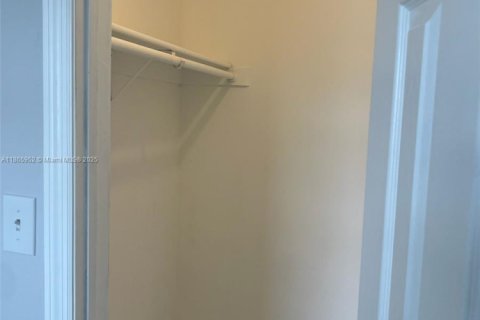 Apartamento en alquiler en Lauderdale Lakes, Florida, 2 dormitorios, 844.95 m2 № 1927893 - foto 22