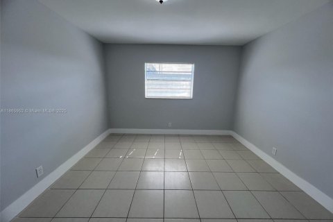 Снять в аренду квартиру в Лодердейл-Лейкс, Флорида 2 спальни, 844.95м2, № 1927893 - фото 19