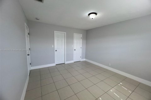 Apartment in Lauderdale Lakes, Florida 2 bedrooms, 844.95 sq.m. № 1927893 - photo 15
