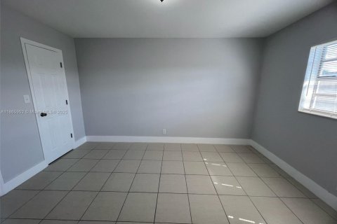 Apartment in Lauderdale Lakes, Florida 2 bedrooms, 844.95 sq.m. № 1927893 - photo 16