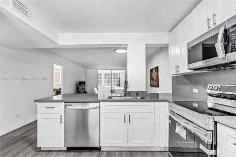 Copropriété à louer à Miami, Floride: 1 chambre, 93.09 m2 № 1966804 - photo 2