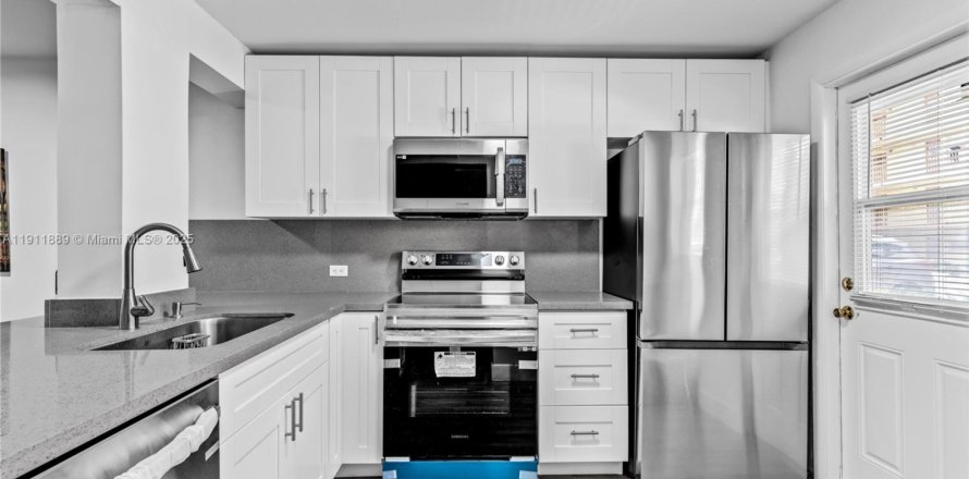 Condo à Miami, Floride, 1 chambre  № 1966804