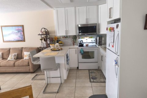 Condominio en venta en Deerfield Beach, Florida, 1 dormitorio, 65.03 m2 № 1823802 - foto 10