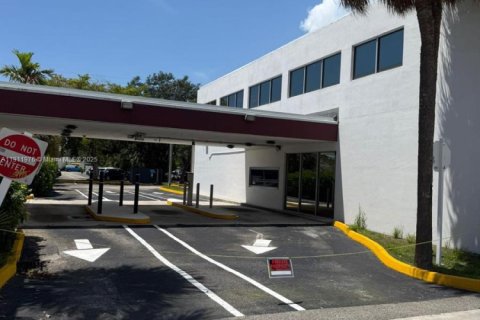 Commercial property in Hollywood, Florida № 2013438 - photo 4