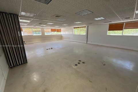 Commercial property in Hollywood, Florida № 2013438 - photo 10