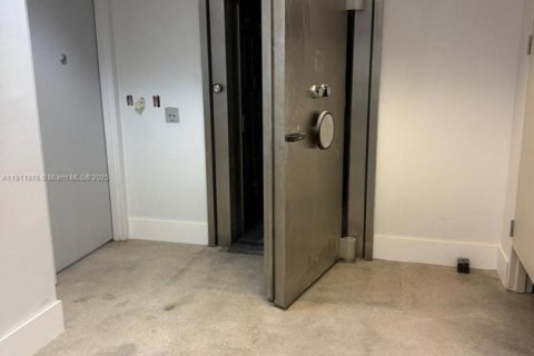 Commercial property in Hollywood, Florida № 2013438 - photo 6