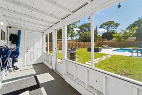 Villa ou maison à vendre à Wilton Manors, Floride: 2 chambres, 83.24 m2 № 1998860 - photo 12